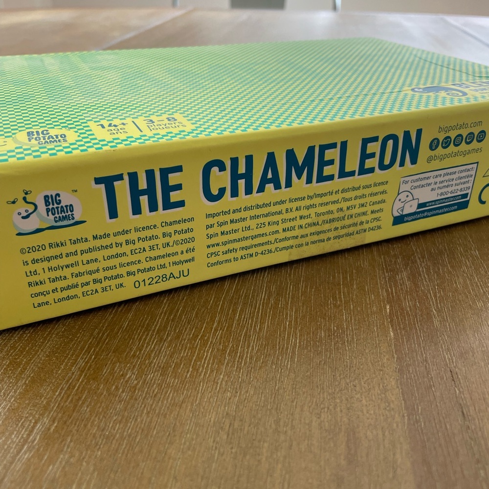 The Chameleon Party Game - Picture 3 of 5
